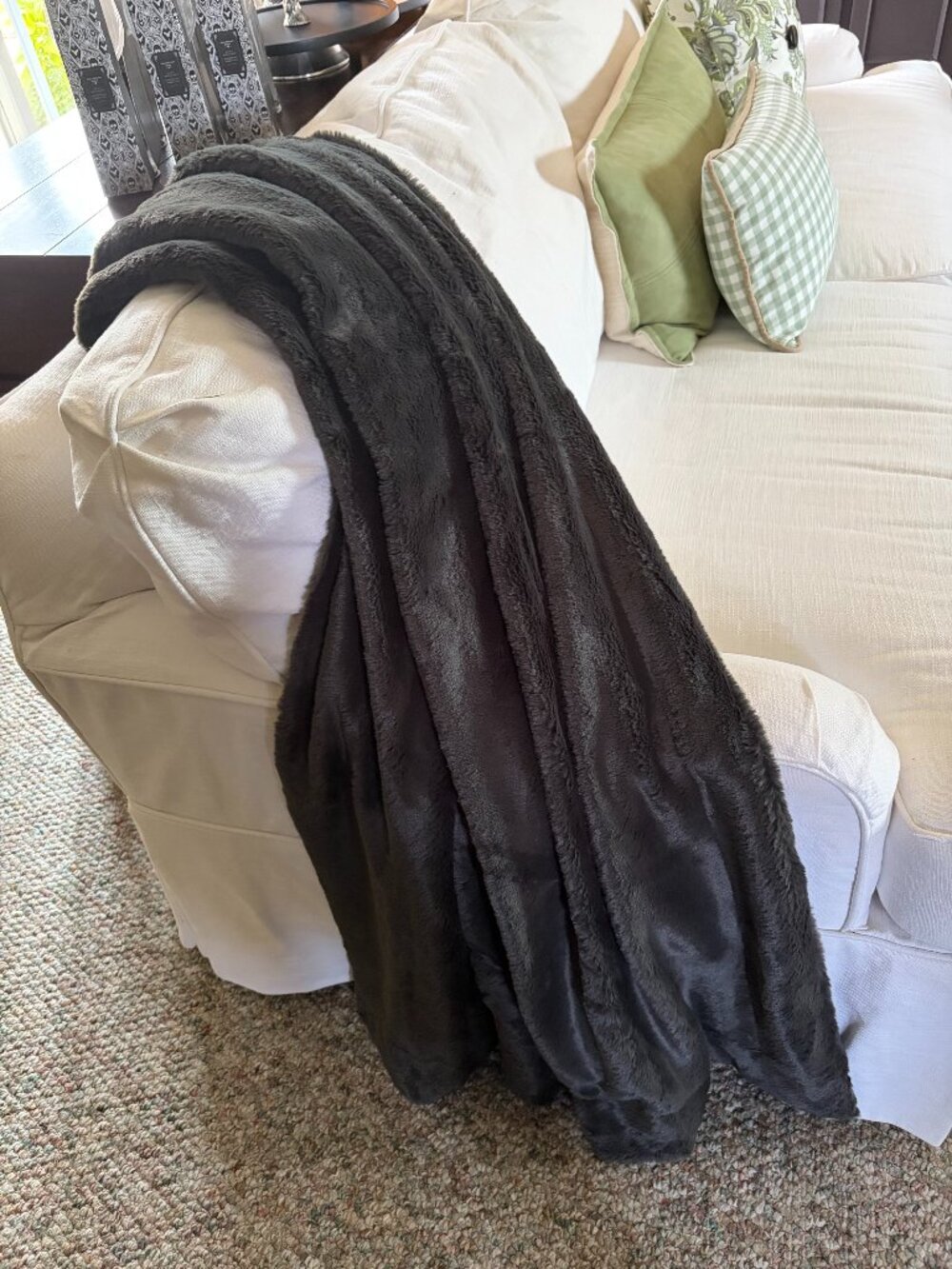 FRYE BLACK HALLOWEEN LUXE FAUX FUR THROW BLANKET Reversible 50”x 75” Preowned